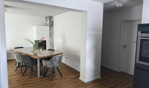 Light-flooded apartment with garage, fireplace and private garden in a detached house