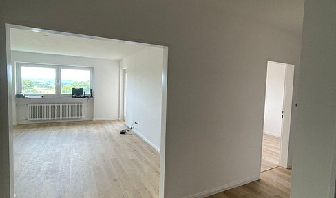 Freie Zimmer in 4er WG in einer 4 1/2 Zimmer Wohnung im 6. Stock