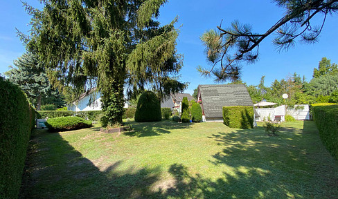 Sunny building plot in a sought-after location on the outskirts of Berlin - for your new home