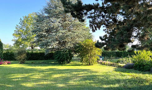 EFH / Bungalow/ Grundstück mit großem Garten in bester Lage