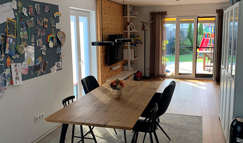 Exclusive und neuwertige DHH in familienfreundlicher Lage zu verkaufen