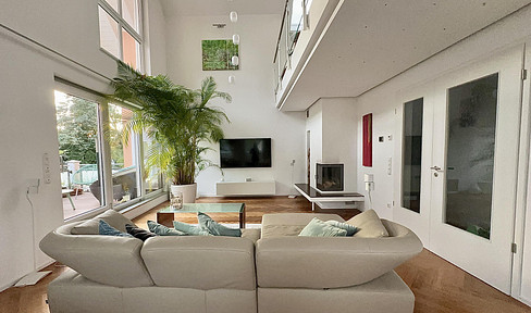 Commission-free - Spacious, bright duplex apartment in the attic - Garden with pheasant enclosure - Commission-free.
