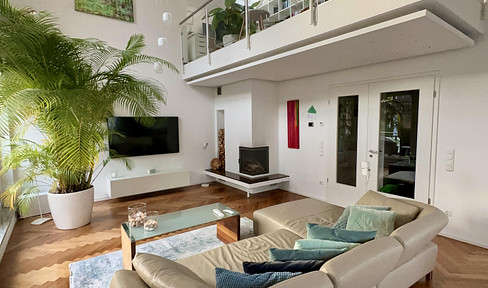 Commission-free - Spacious, bright duplex apartment in the attic - Garden with pheasant enclosure - Commission-free.