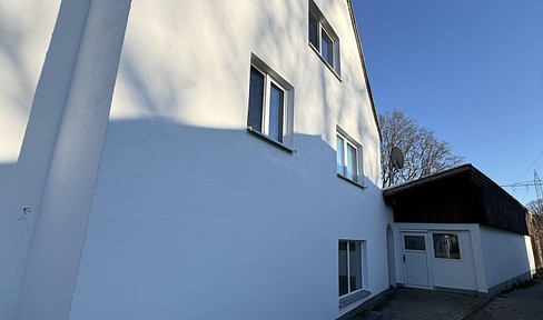 Charming 3-family house with potential in a prime Wasserburg location - families and investors!