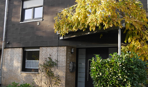 Von privat: Frisch renoviertes Reihenmittelhaus in ruhigem Wohngebiet mit toller Anbindung