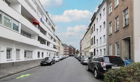 JOBCENTER: Frisch sanierte 3,5 Zimmer Wohnung in Krefeld mit Garage, Aufzug und Einbauküche