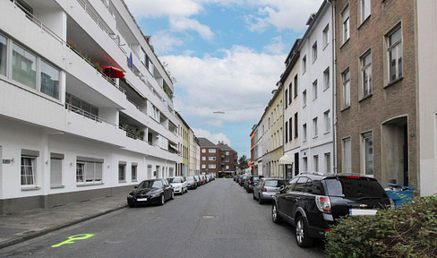 JOBCENTER: Freshly renovated 3.5 room apartment in Krefeld with elevator and fitted kitchen