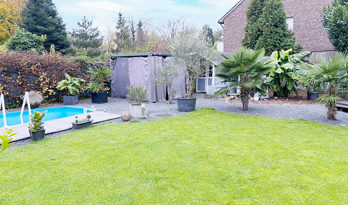 Detached two-family house with large garden and garage in DU-Bergheim