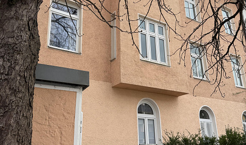 Charming 3-room old building apartment on Romanplatz - for sale commission-free from private owner