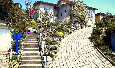 Zweifamilienhaus in bester Südhanglage - direkt am Naturschutzgebiet