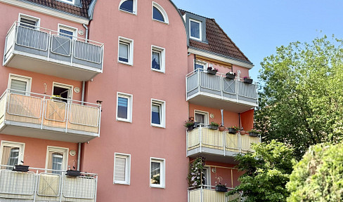 **Eigennutzer!!** 4-Zimmer Dachgeschosswohnung neu renoviert!! Fahrstuhl und 2 x Garage