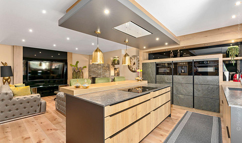 Spacious residential house, built in 2020, featuring a conservatory and 5 bedrooms.