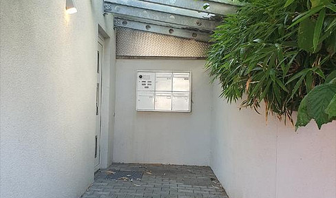 Schöne Dachwohnung mit sehr großem Balkon