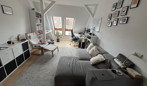 Quiet 2-room attic apartment with bathtub