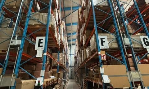 Large high-bay warehouse between A5 and A6 with optional office space and parking spaces