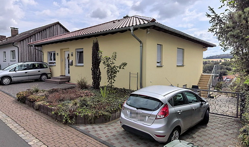 Moderne 3,00-Zimmer Wohnung ab Februar – Bodentiefe Fenster, Erdwärme, Terasse