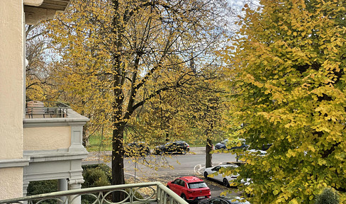 Prime location in Bad Nauheim: 1-room apartment with south-facing balcony in a historic Art Nouveau building, directly adjacent to the spa park.
