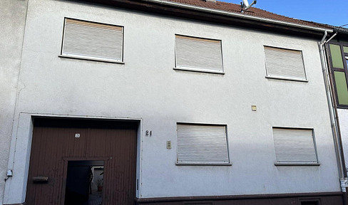 Fantastically large two-family house with conservatory, courtyard, barn & garden - FREE OF PROVISION