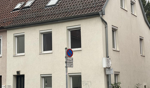 Gepflegte Doppelhaushälfte in zentraler Lage – Nähe Schwabengalerie, ideal für Paare oder Expats