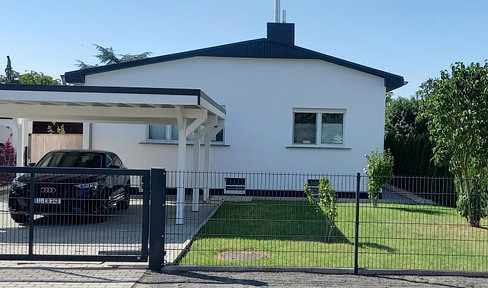 Moderner vollmöblierter Bungalow mit 236 m² Wohn- Nutzfläche, Gartenhaus, Carport, großer Garten