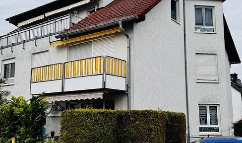 Helle und freundliche 3 Zimmer Wohnung Balkon Garage Küche