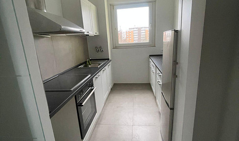 First occupancy after renovation: 3 rooms, EBK, XXL balcony, elevator, parking space, near Main