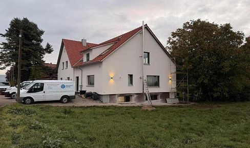 Moderne Doppelhaushälfte mit großem Garten & hochwertiger Ausstattung in ruhiger Lage – Grenzhof