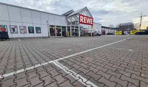Large sales area (DIY/drugstore, retail) with storage space for rent