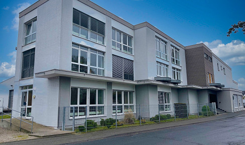 500 sqm office space immediately only 800 m from the airport - commission-free -