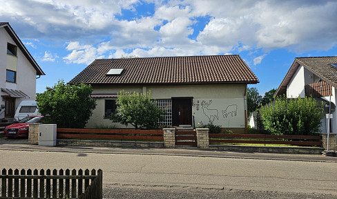 Geräumiges Einfamilienhaus am Dorfrand von Neuhausen mit Weitblick