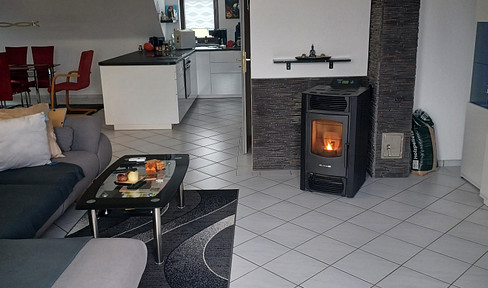 Mod. lichtdurchflutete DG-Whg. Klima,Pelleto.+PV-Anlage,unverb.FERNSICHT+3-Fachvergl.