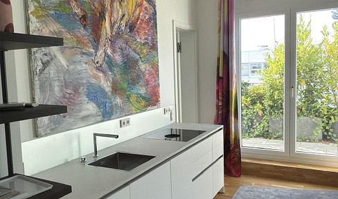 Penthouse design studio with balcony & elevator – New construction, 2022 – Furnished – €1,590 including utilities.