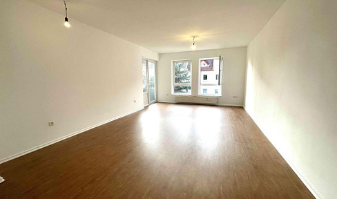 Large 3-room apartment with parking space - available immediately