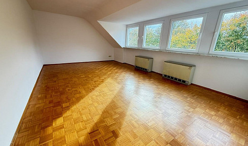 Bright 2-room attic apartment with parquet flooring & cellar room in prime location - Essen-Steele, Grendtor 14