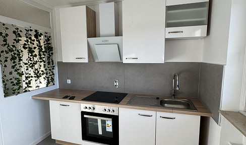 First occupancy after renovation, 3-room with kitchen, balcony and view of the greenery.