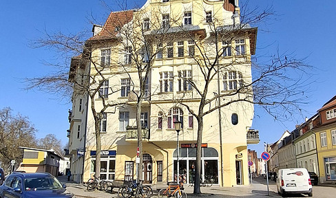 ALTBAUCHARME: 6-Zimmer-Wohnung in Stralsund