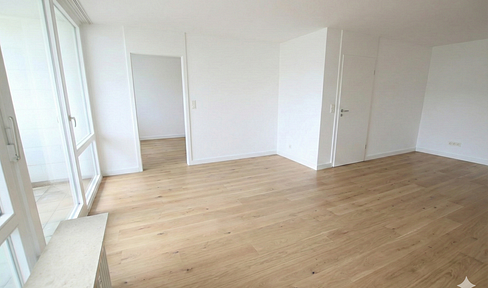 Freshly modernized! 2-room apartment with balcony & underground parking in the city center