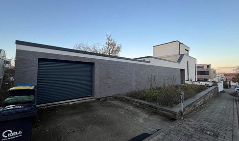 Exklusives Einfamilienhaus mit Büro und Garage und Panoramablick