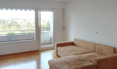 Panoramic view, rooftop pool, 3.5-room apartment with two loggias and fitted kitchen in Unterhaching