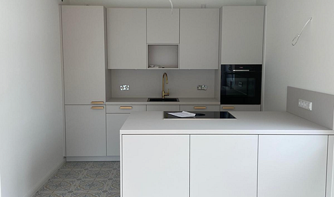 Beautiful, bright & modern 2-room apartment with balcony