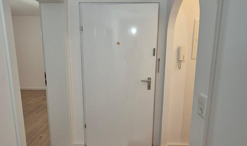 Newly renovated 2-room apartment with large balcony in Nuremberg - ready for immediate occupancy!