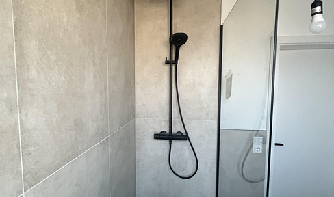 SALE: Save approximately €10,000 in fees! Newly renovated with a large balcony.