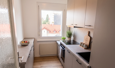 First occupancy after complete renovation: Stylish 3-room apartment with balcony and panoramic views.