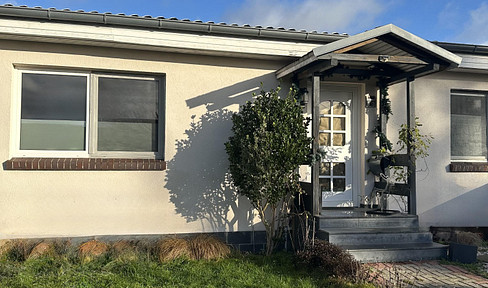 Modernisiertes Reihenhaus mit Luxusküche, Garten und XXL Terrasse