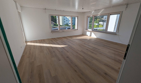 High-quality 2-room apartment with conservatory & balcony - first occupancy after renovation