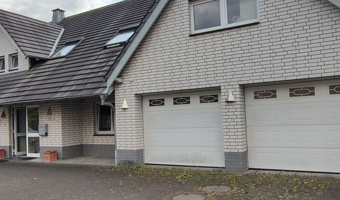 Großes Ein/Zweifamilienhaus mit Doppelgarage
