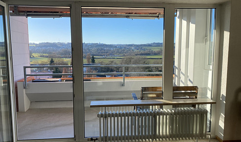 Bright 4.5 room apartment 97 sqm, cellar plus 20 TEUR for garage for sale