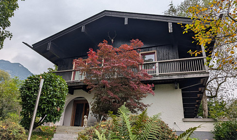 Künstler-Chalet in ruhiger Hanglage mit Restbaupotenzial