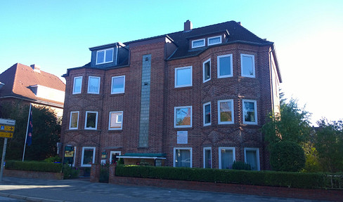 schöne, modernisierte 3 Zimmer Altbauwohnung mit Balkon