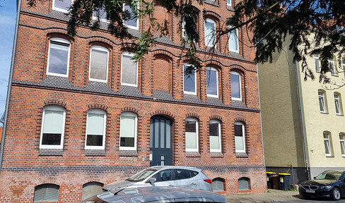 Old building apartment 4 rooms Hannover-Kleefeld near Stadtwald Eilenriede without balcony